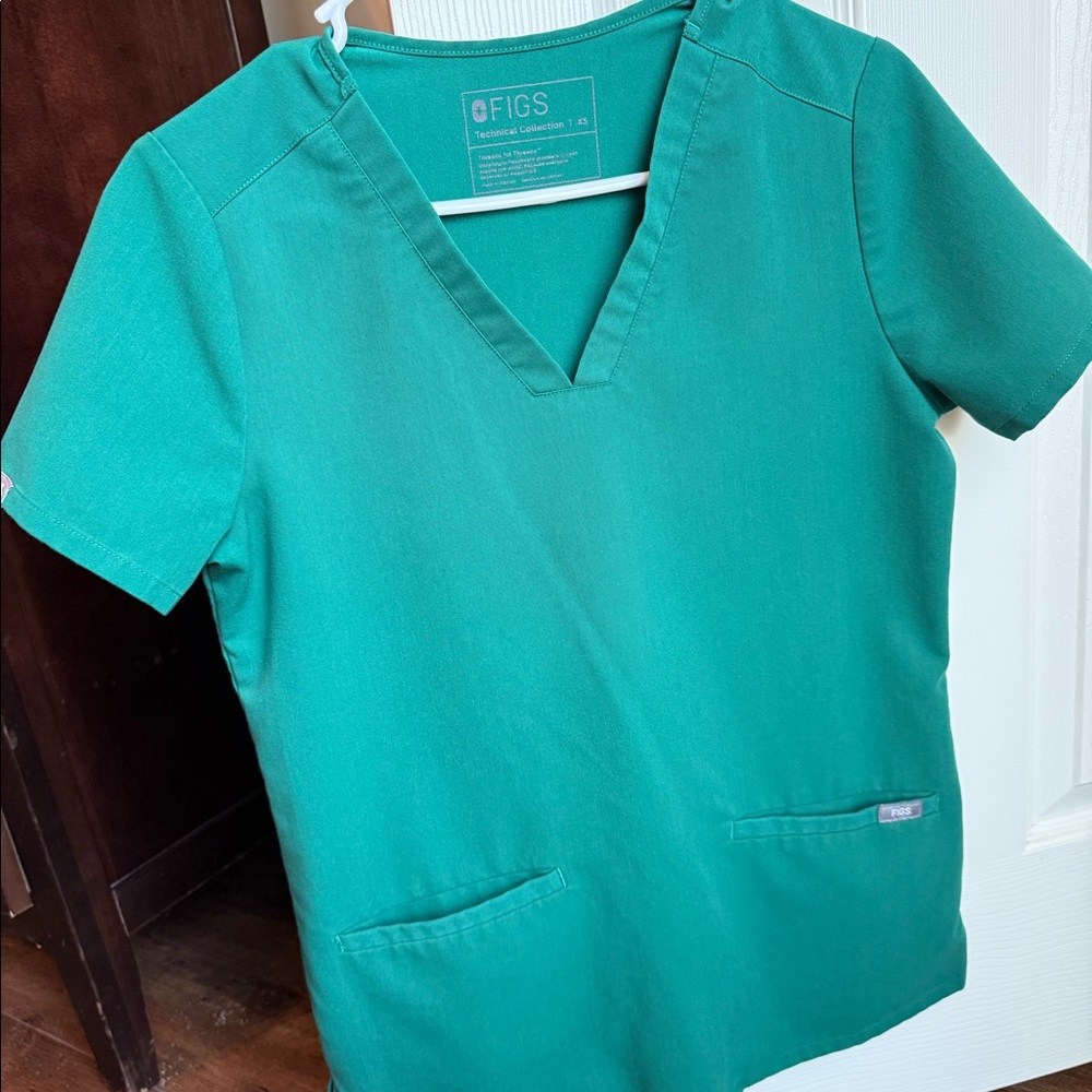 Women’s Figs Green 3 Pocket Scrub Top